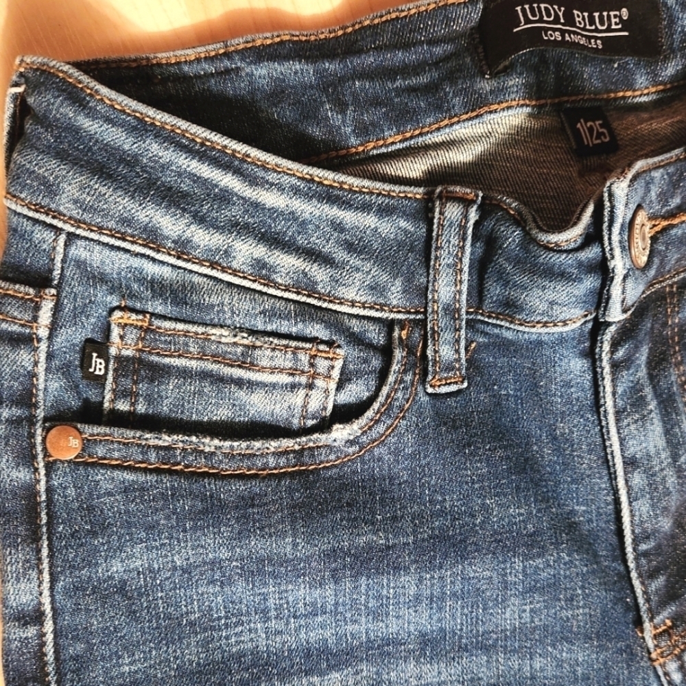 Judy Blue Jeans Dark Wash Distressed Denim Relaxed Fit Raw Hem Stretch Size 1/25 - Picture 8 of 10